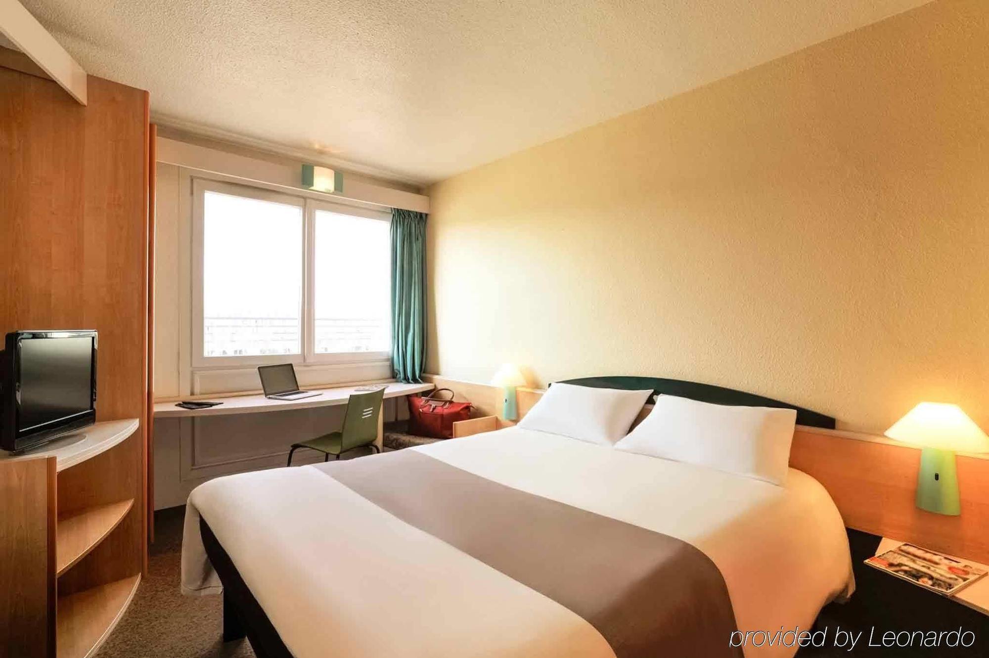 Ibis Sur Centre Les Ports 3*