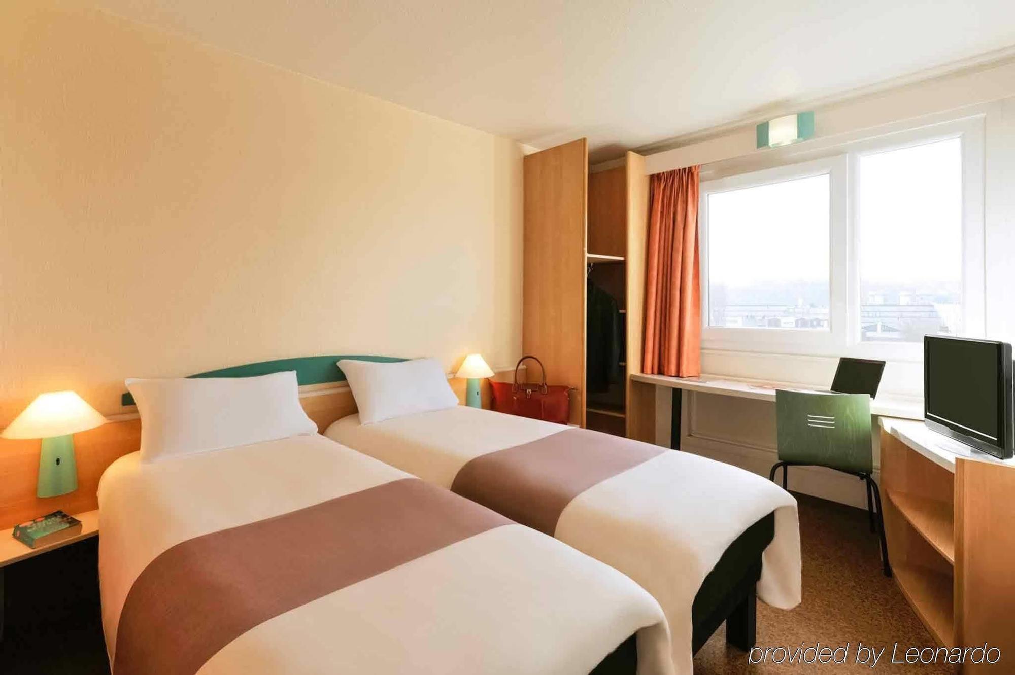 Ibis Sur Centre Les Ports Hotel 3*